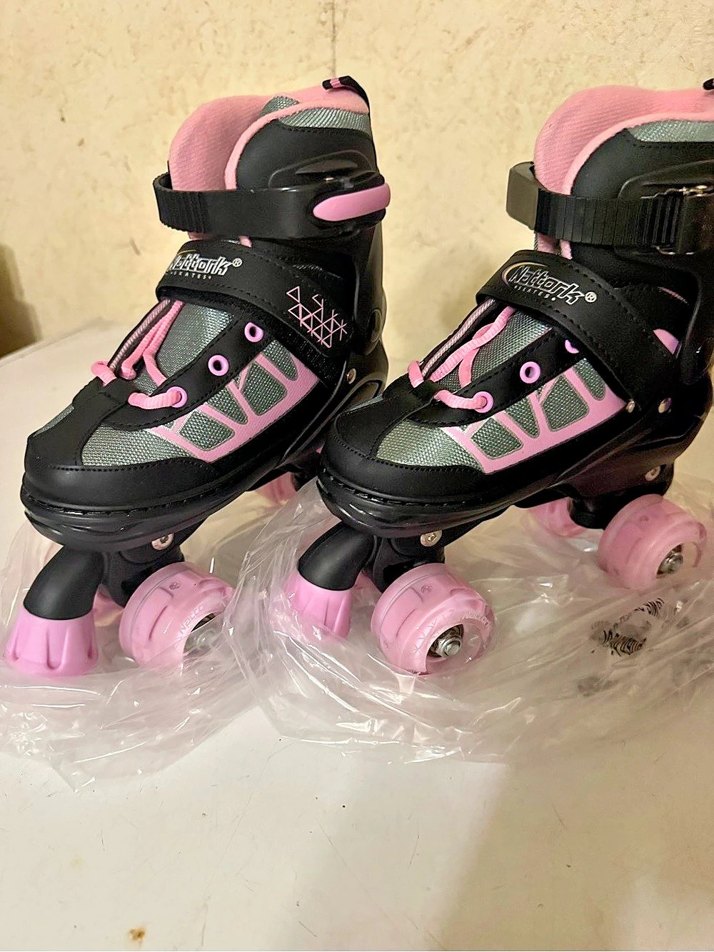 Nattork Adjustable LED Light-Up Roller Skates Black & Pink Girls US 13C-2 NWT